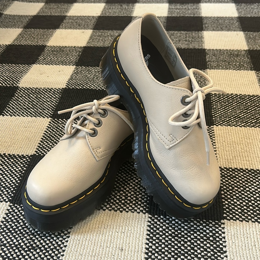 Dr. Martens 1461 II Pisa Leather Platforms in Parchment Beige